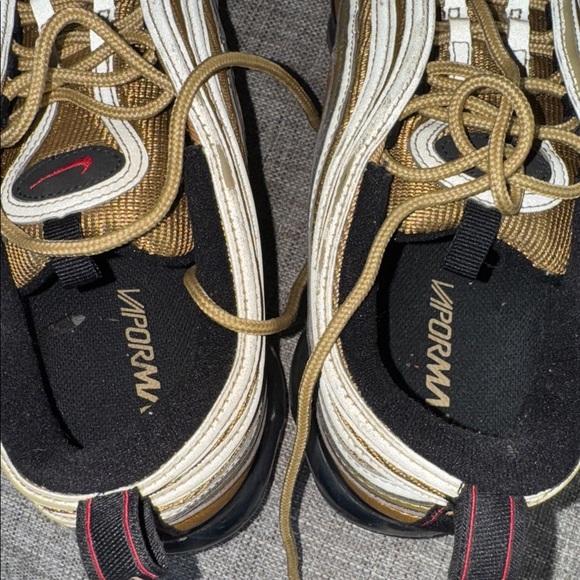 Air Vapormax 97 Metallic Gold - Picture 8 of 11